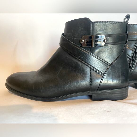 ALEX MARIE - LEATHER Ankle Boots Black w/ Shiny gunmetal hardware. Size 6M - Picture 2 of 12